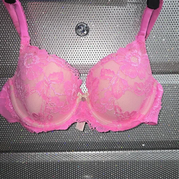 Victoria's Secret Vibrant Bra Collection - Pink, Black, Cream - Picture 5 of 6